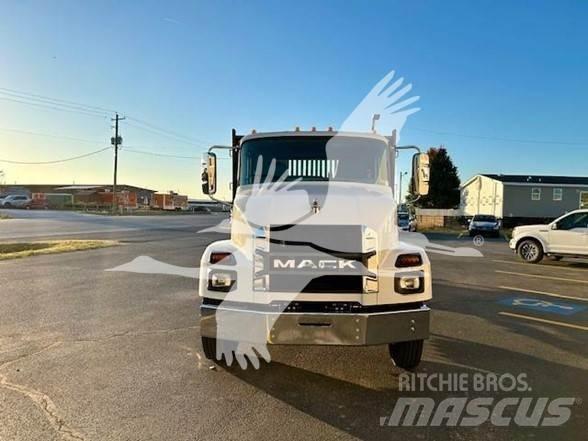 Mack MD6 شاحنات مسطحة/مفصلية الجوانب