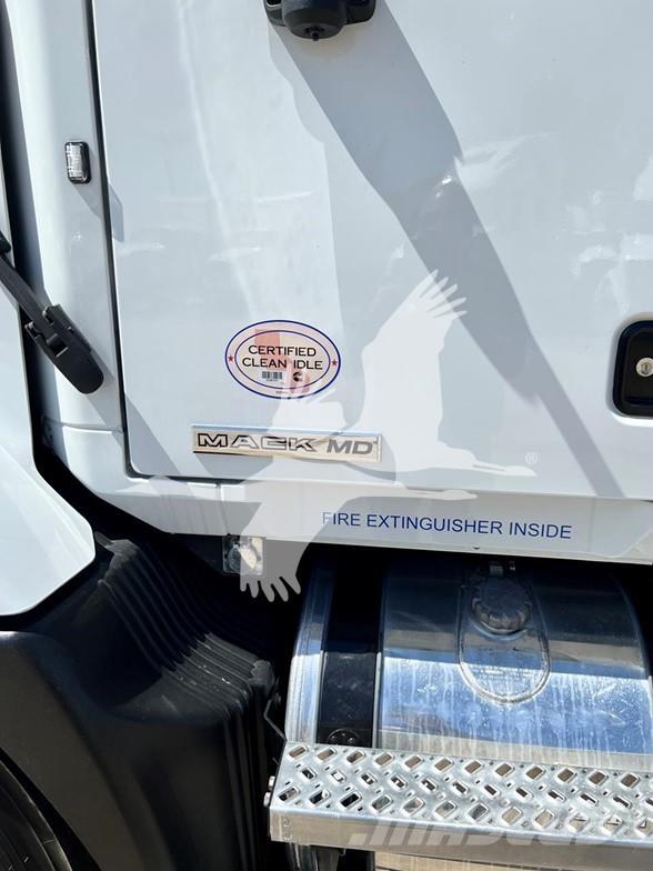 Mack MD6 شاحنات مسطحة/مفصلية الجوانب