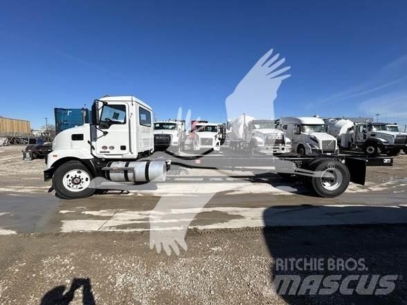 Mack MD6 شاحنات بمقصورة وهيكل