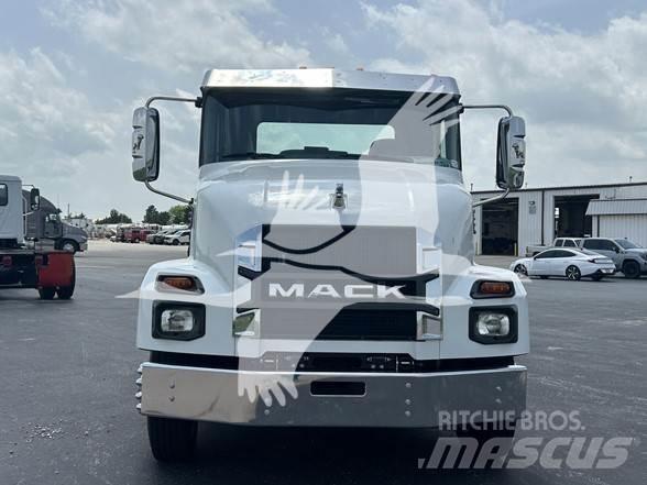 Mack MD6 شاحنات بمقصورة وهيكل