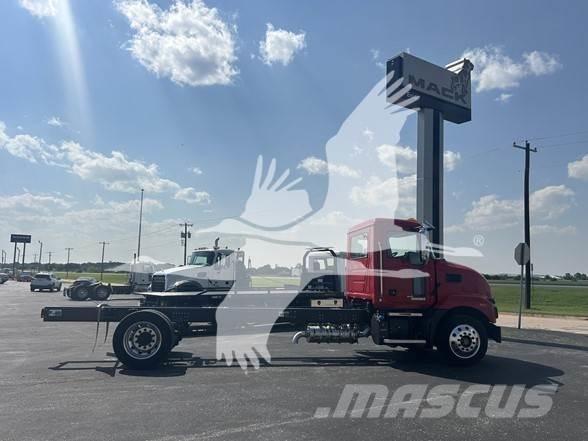 Mack MD6 شاحنات بمقصورة وهيكل
