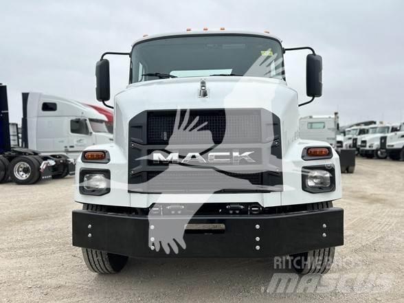 Mack MD6 شاحنات بمقصورة وهيكل