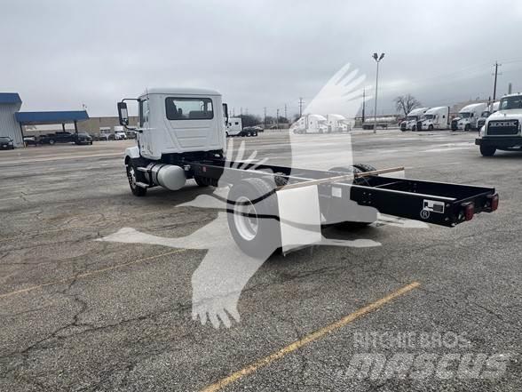 Mack MD6 شاحنات بمقصورة وهيكل