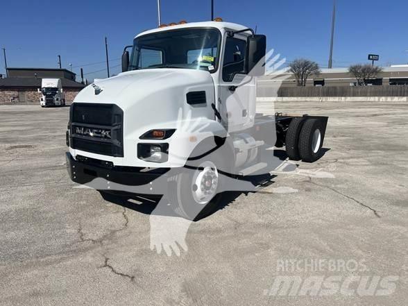 Mack MD6 شاحنات بمقصورة وهيكل