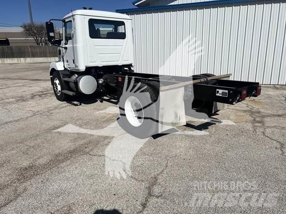 Mack MD6 شاحنات بمقصورة وهيكل