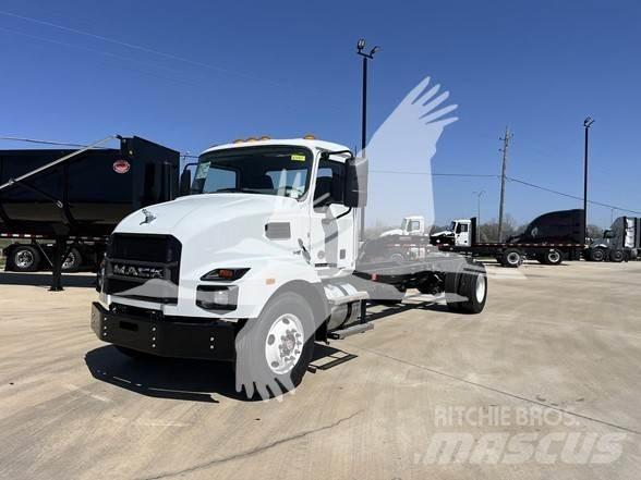 Mack MD6 شاحنات بمقصورة وهيكل