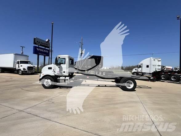 Mack MD6 شاحنات بمقصورة وهيكل