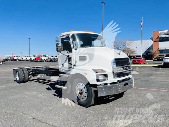 Mack MD6 شاحنات بمقصورة وهيكل