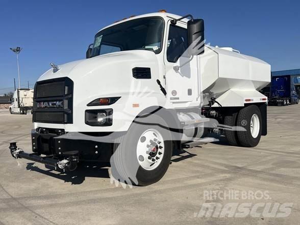 Mack MD6 شاحنات ذات صهاريج