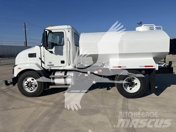 Mack MD6 شاحنات ذات صهاريج