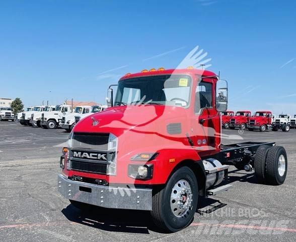 Mack MD6 شاحنات بمقصورة وهيكل