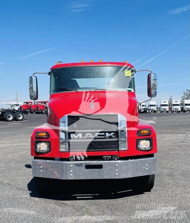 Mack MD6 شاحنات بمقصورة وهيكل