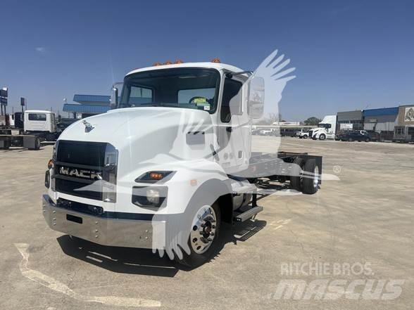 Mack MD6 شاحنات بمقصورة وهيكل