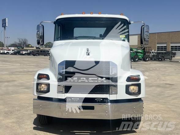 Mack MD6 شاحنات بمقصورة وهيكل