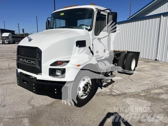 Mack MD6 شاحنات بمقصورة وهيكل