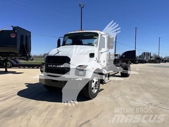 Mack MD6 شاحنات بمقصورة وهيكل
