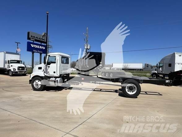 Mack MD6 شاحنات بمقصورة وهيكل