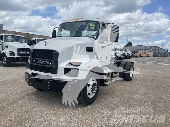 Mack MD6 شاحنات بمقصورة وهيكل