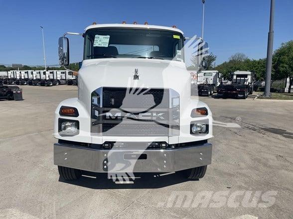 Mack MD6 وحدات الجر