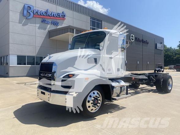 Mack MD6 شاحنات بمقصورة وهيكل