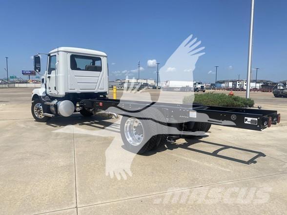 Mack MD6 شاحنات بمقصورة وهيكل