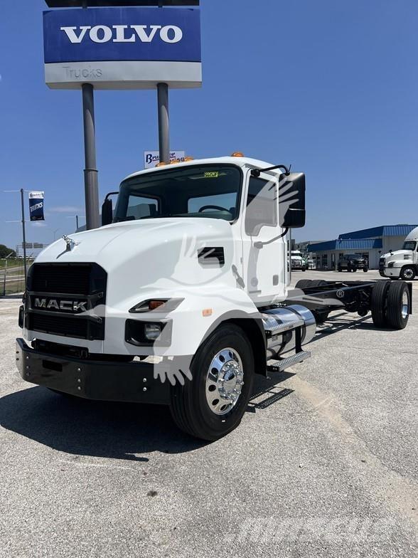 Mack MD6 شاحنات بمقصورة وهيكل