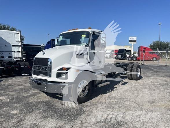 Mack MD6 شاحنات بمقصورة وهيكل