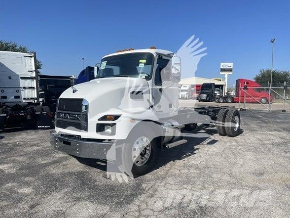 Mack MD6 شاحنات بمقصورة وهيكل