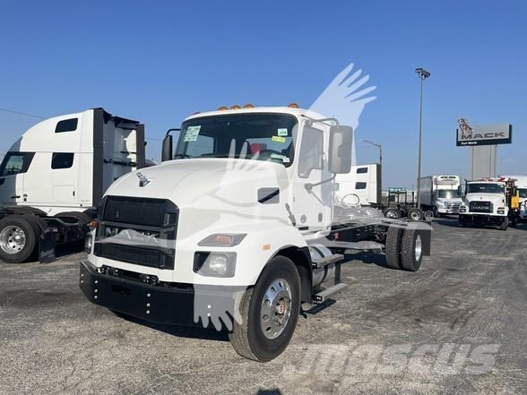 Mack MD6 شاحنات بمقصورة وهيكل