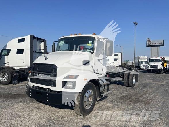 Mack MD6 شاحنات بمقصورة وهيكل