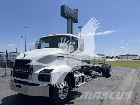 Mack MD6 شاحنات بمقصورة وهيكل