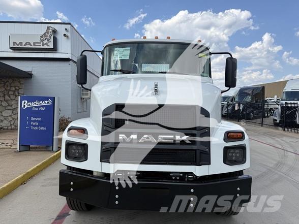 Mack MD6 شاحنات مسطحة/مفصلية الجوانب