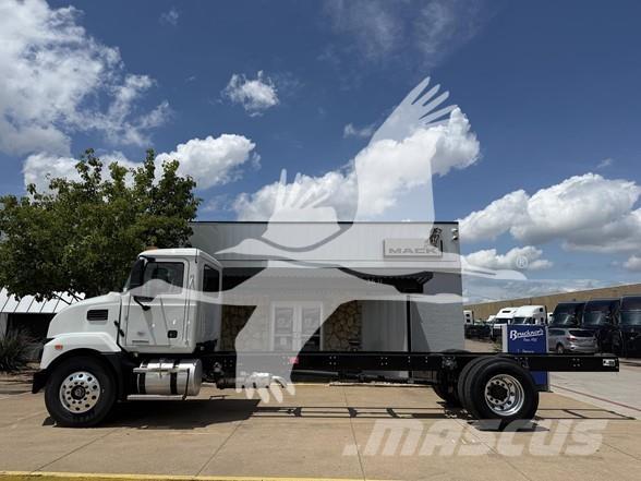 Mack MD6 شاحنات بمقصورة وهيكل