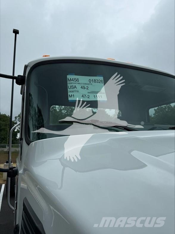 Mack MD6 شاحنات بمقصورة وهيكل