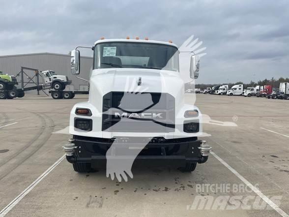 Mack MD7 شاحنات ذات صهاريج