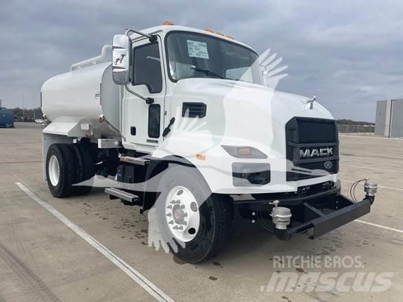 Mack MD7 شاحنات ذات صهاريج