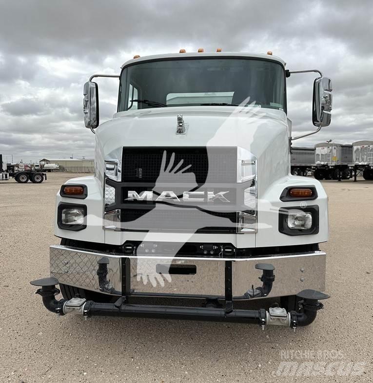 Mack MD7 شاحنات ذات صهاريج