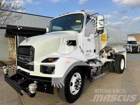 Mack MD7 شاحنات ذات صهاريج