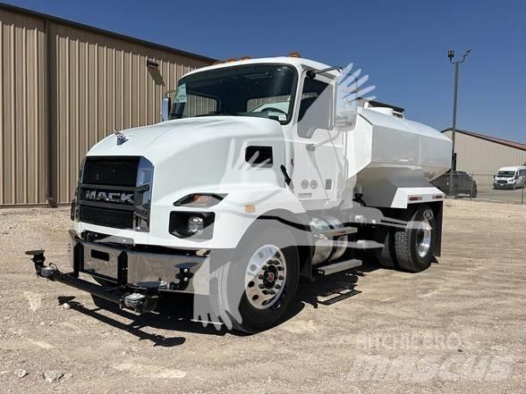 Mack MD7 شاحنات ذات صهاريج