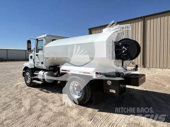 Mack MD7 شاحنات ذات صهاريج