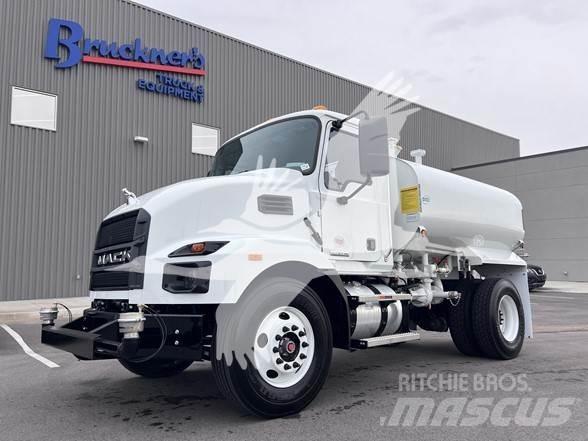Mack MD7 شاحنات ذات صهاريج