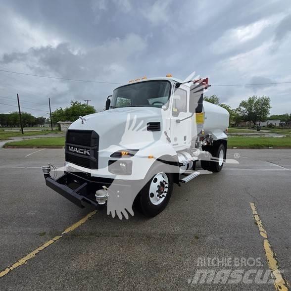Mack MD7 شاحنات ذات صهاريج