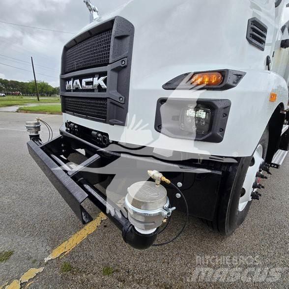 Mack MD7 شاحنات ذات صهاريج