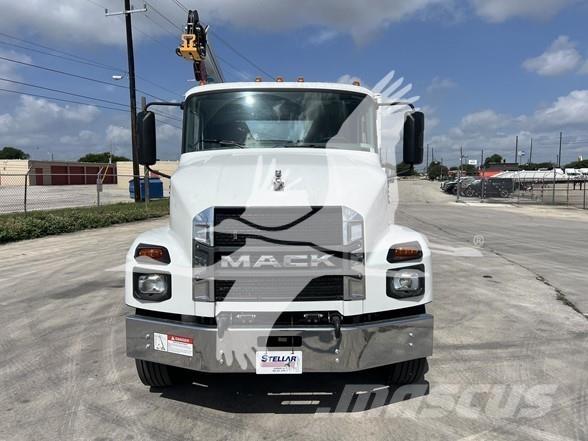 Mack MD7 أخرى
