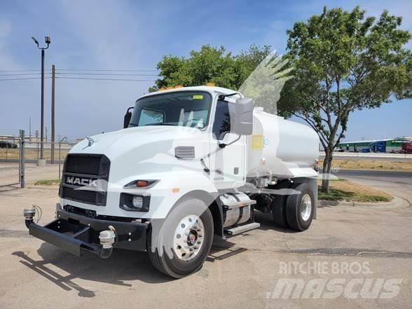 Mack MD7 شاحنات ذات صهاريج