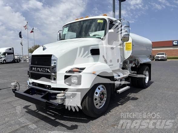 Mack MD7 شاحنات ذات صهاريج