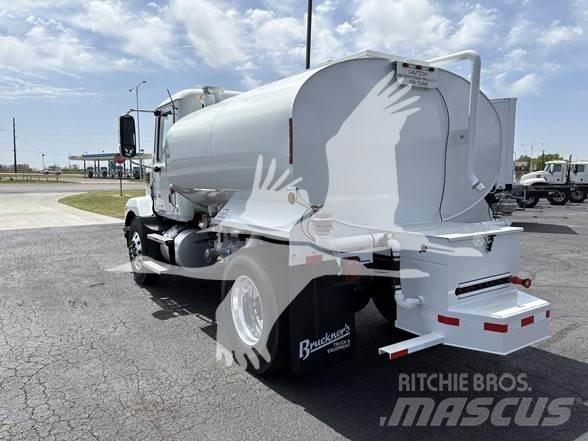 Mack MD7 شاحنات ذات صهاريج