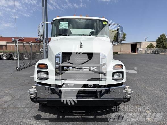 Mack MD7 شاحنات ذات صهاريج