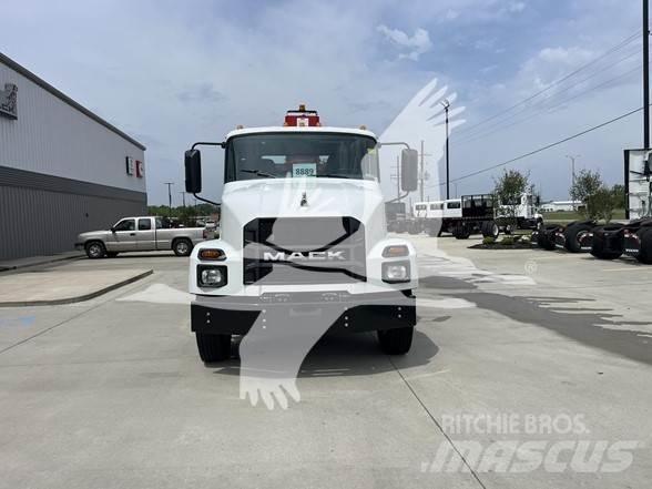 Mack MD7 أخرى