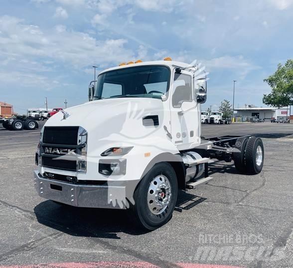 Mack MD7 شاحنات بمقصورة وهيكل